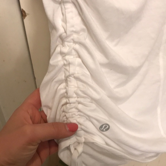 EUC lululemon tied to it tee white size 4 - Picture 5 of 6